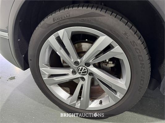 Volkswagen Tiguan eHybrid R-Line Business 1.4 TSI 265pk 2023 (Origineel-NL), S-332-LX