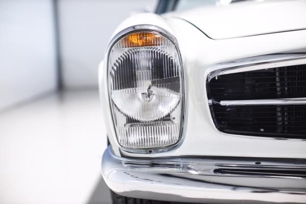 Mercedes-Benz 280 SL Pagode – Handgeschakeld – EU-uitvoering – 2.8 liter zes-in-lijn. 