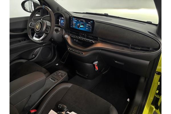 Fiat 500 Abarth Turismo 42 kWh 155pk 2025 (Origineel-NL), JPF-65-P