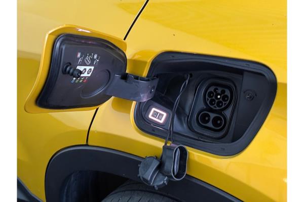 Jeep Avenger 1. Auflage 54 kWh 156hp 2023 (Original-NL), X-820-DP