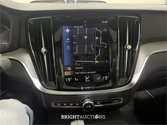 Volvo S60 Recharge T8 R-Design 2.0 AWD 392pk 2021 (Origineel-NL), L-726-VX