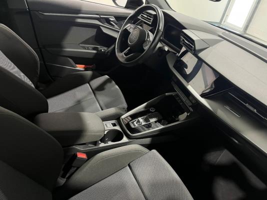 Audi A3 Limousine 30 Business edition TFSI 110pk 2021 (Origineel-NL), L-115-GX