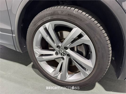 Volkswagen Tiguan eHybrid R-Line Business 1.4 TSI 265pk 2023 (Origineel-NL), S-332-LX