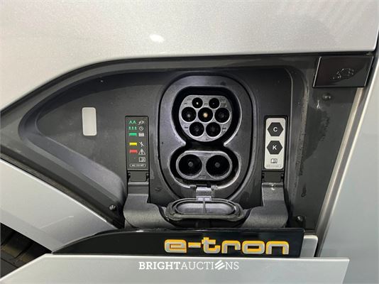 Audi e-tron Sportback 50 Business edition Quattro 71 kWh 313pk 2021 (Origineel-NL), L-789-TL