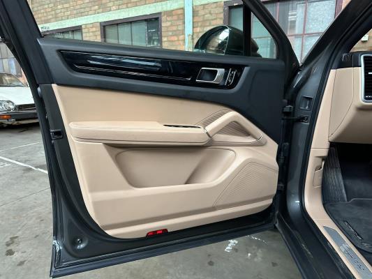 Porsche Cayenne Coupe 3.0 V6 E-Hybrid Sport-Chrono 462pk 2020, GTF-64-G
