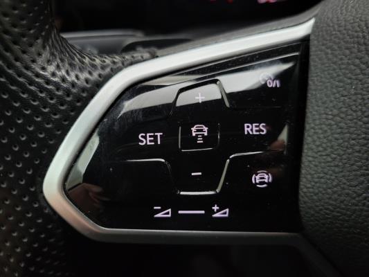 Volkswagen Golf eTSI R-Line 1.5 150pk 2020, L-081-FK