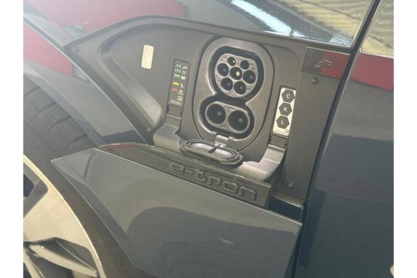 Audi Q8 e-tron 50 Advanced Edition Quattro 95 kWh 340pk 2023 (Origineel-NL), T-481-TT