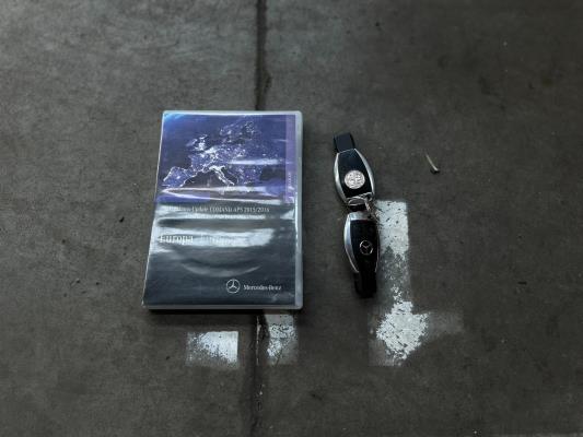 Mercedes-Benz E63 AMG 6.3 V8 -CARBON- 525pk 2010 (Origineel-NL), 47-LKB-6