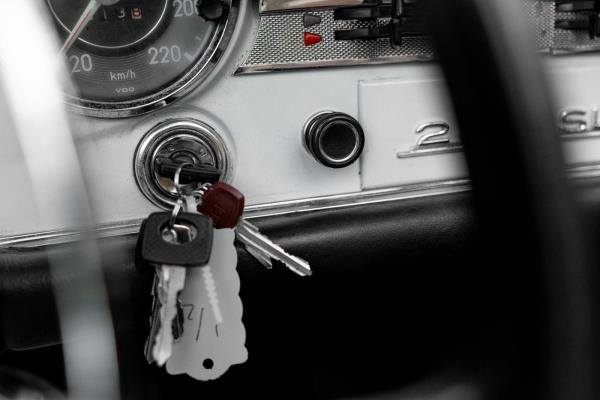 Mercedes-Benz 280 SL Pagode – Handgeschakeld – EU-uitvoering – 2.8 liter zes-in-lijn. 