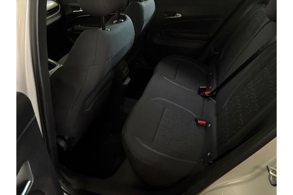 Fiat 600 Hybrid Urban 1.2 100pk 2025 (Origineel-NL), HPS-78-N