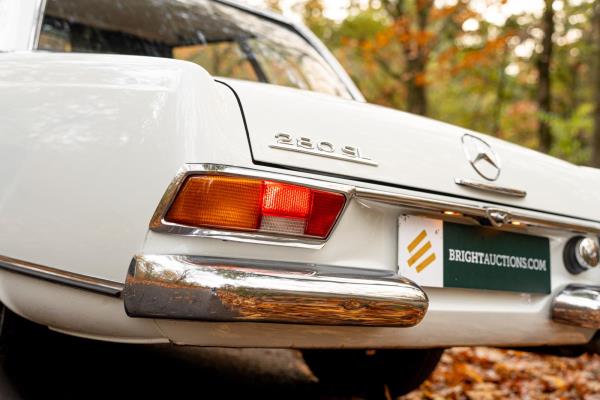 Mercedes-Benz 280 SL Pagode – Handgeschakeld – EU-uitvoering – 2.8 liter zes-in-lijn. 