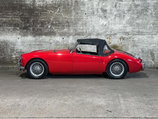 MG MGA Cabriolet 1957, BX-81-86