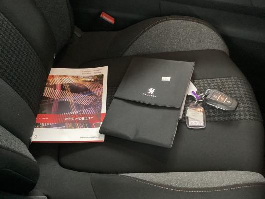 Peugeot 3008 Active Pack Business 1.2 PureTech 131pk 2022 (Origineel-NL), P-185-PV