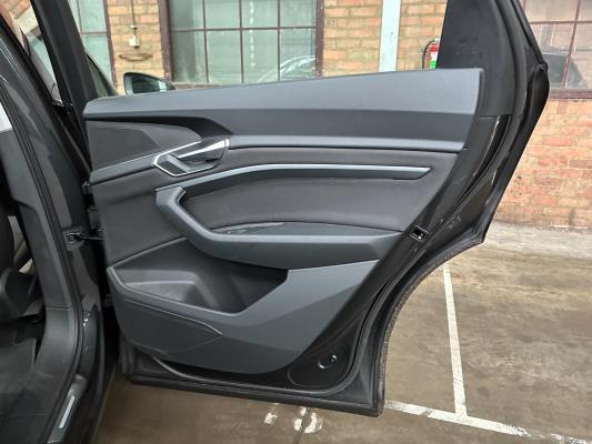 Audi e-tron 55 quattro Business edition 95 kWh 408pk 2020 (Origineel-NL+1e eigenaar), K-611-KJ