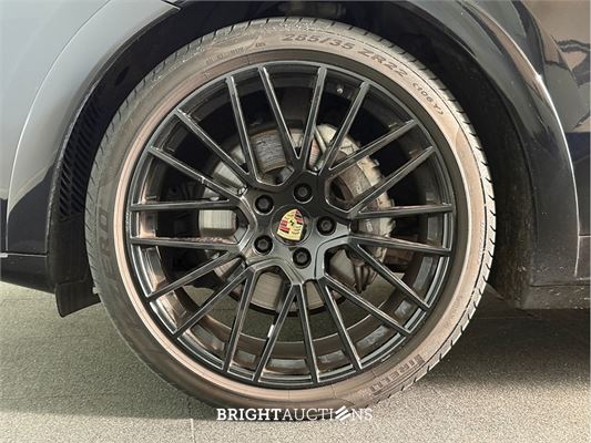 Porsche Cayenne E-Hybrid Platinum Edition 3.0 476pk 2022 (Origineel-NL), P-588-ZV