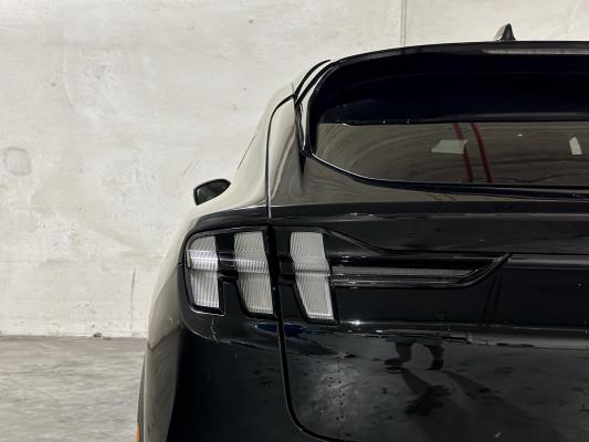 Ford Mustang Mach-E RWD 75 kWh 258pk 2021 (Origineel-NL + 1e eigenaar), L-877-NL
