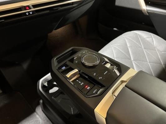 BMW iX xDrive40 Executive 77 kWh 326pk 2023 (Origineel-NL), T-756-HD