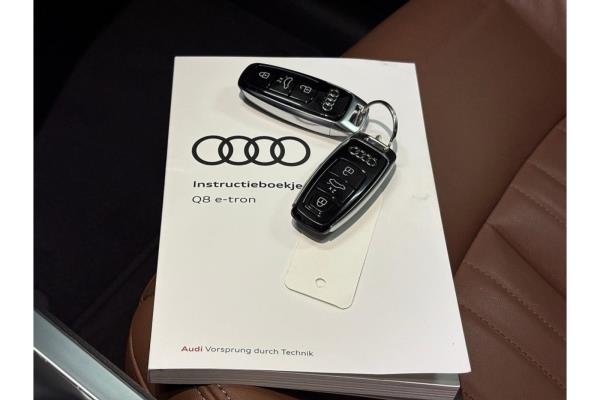 Audi Q8 e-tron 50 Advanced Edition Quattro 95 kWh 340pk 2023 (Origineel-NL), T-481-TT