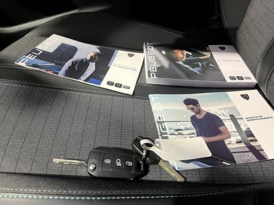 Peugeot 2008 100 Allure 1.2 PureTech 102pk 2022 (Origineel-NL), P-689-GX