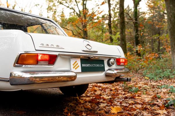 Mercedes-Benz 280 SL Pagode – Handgeschakeld – EU-uitvoering – 2.8 liter zes-in-lijn. 