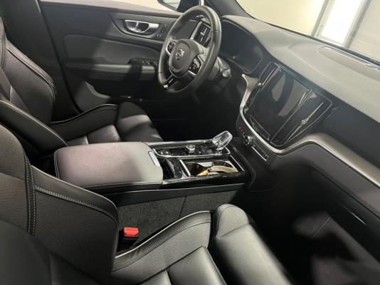 Volvo V60 T6 Plug-in Hybrid Plus Dark 2.0 AWD 398pk 2023 (Origineel-NL), T-198-JS