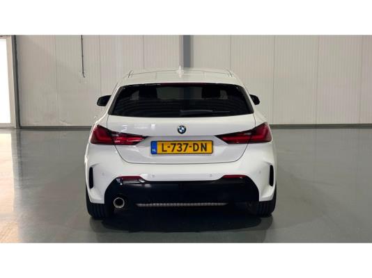 BMW 118i 1-serie Business Edition Plus M-pakket 136pk 2021 (Origineel-NL) 1-Serie, L-737-DN