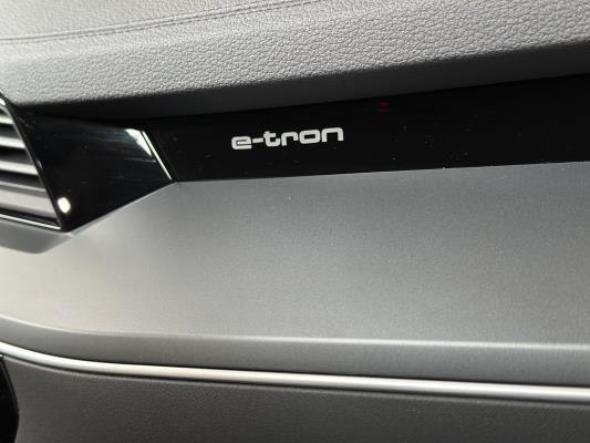 Audi E-tron 50 quattro Business edition 71 kWh 313pk 2020 (Origineel-NL+ 1e eigenaar), J-695-PX