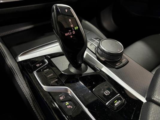 BMW 530e Touring Business Edition Plus M-Pakket 292pk 2023 (Origineel-NL) 5-Serie, S-330-LL