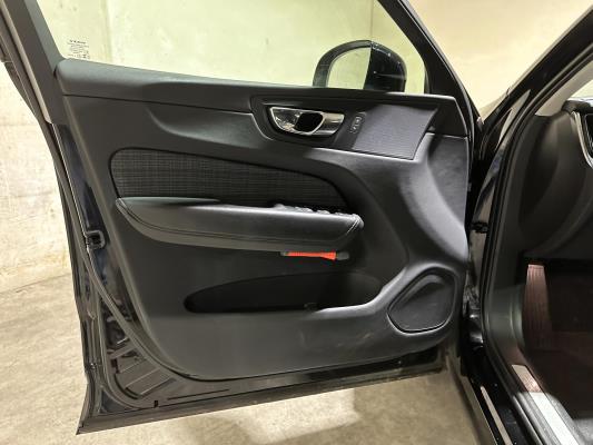 Volvo XC60 2.0 T6 Plug-in hybrid AWD Core Bright 253pk 2027 (Origineel-NL+1e eigenaar), S-190-RP