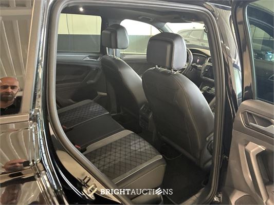 Volkswagen Tiguan eHybrid R-Line Business 1.4 TSI 265pk 2023 (Origineel-NL), S-260-VL