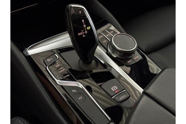 BMW M550d xDrive 5 Serie High Executive 399pk 2019 5-Serie, R-967-HZ