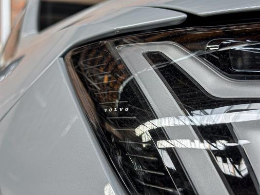 Volvo XC90 T8 AWD Plus Dark 457pk 2025 7-Persoons (1.100 KM) Fabrieksgarantie
