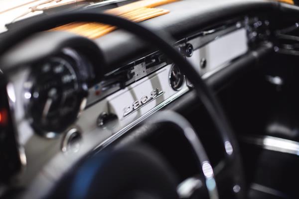 Mercedes-Benz 280 SL Pagode – Handgeschakeld – EU-uitvoering – 2.8 liter zes-in-lijn. 