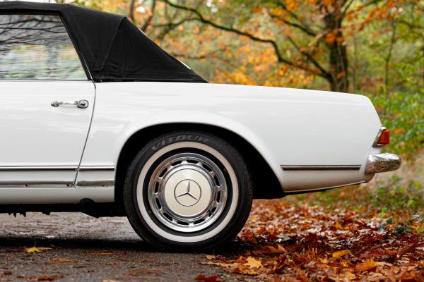 Mercedes-Benz 280 SL Pagode – Handgeschakeld – EU-uitvoering – 2.8 liter zes-in-lijn. 