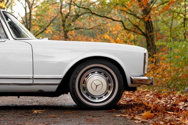 Mercedes-Benz 280 SL Pagode – Handgeschakeld – EU-uitvoering – 2.8 liter zes-in-lijn. 