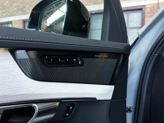 Volvo XC90 T8 AWD Plus Dark 457pk 2025 7-Persoons (1.100 KM) Fabrieksgarantie
