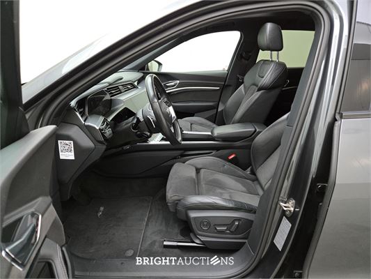Audi e-tron 50 e-tron Launch edition Black Quattro 71 kWh 313pk 2019 (Origineel-NL), G-918-VX