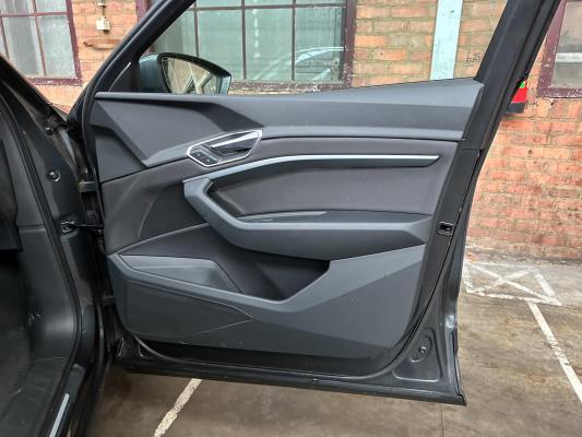 Audi e-tron 55 quattro Business edition 95 kWh 408pk 2020 (Origineel-NL+1e eigenaar), K-611-KJ