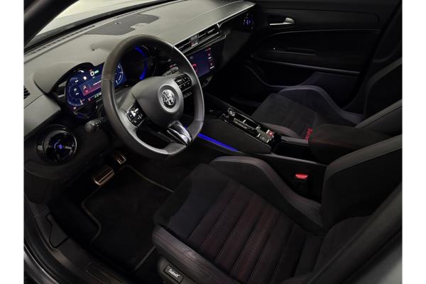 Alfa Romeo Junior Elettrica Veloce 54 kWh 281pk 2025 (Origineel-NL), JLX-71-H