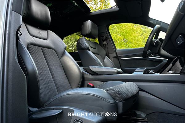 Audi e-tron Sportback 50 S edition Quattro 71 kWh 313pk 2021, T-261-RR