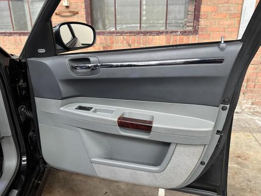 Chrysler 300C HEMI 5.7 V8 340PK 2005 