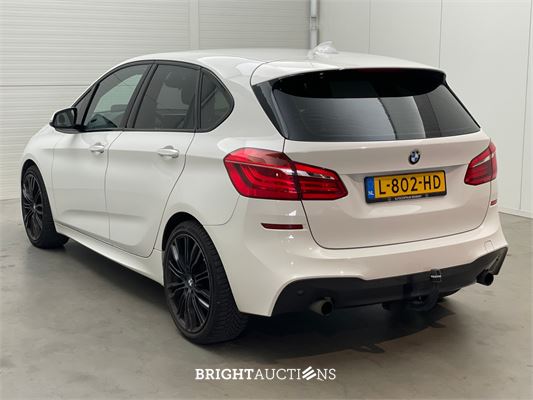 BMW 225i Active Tourer High Executive xDrive 232pk 2015 2-Serie, L-802-HD