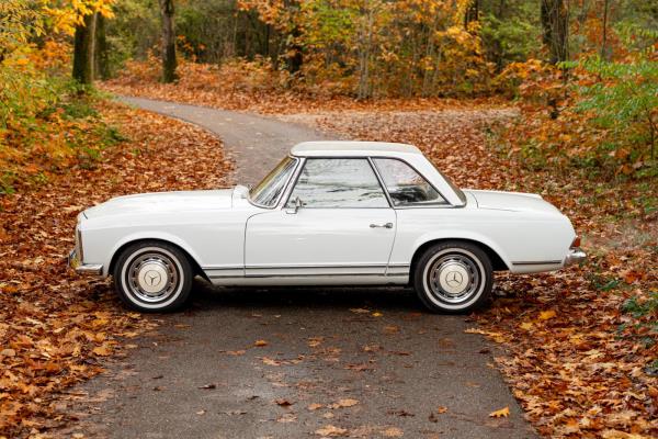 Mercedes-Benz 280 SL Pagode – Handgeschakeld – EU-uitvoering – 2.8 liter zes-in-lijn. 