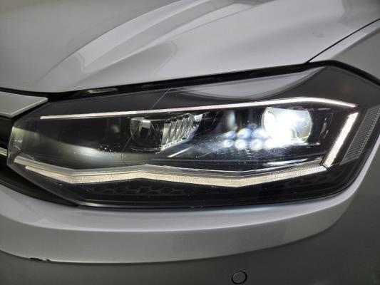 Volkswagen Polo Highline Business R 1.0 TSI 110pk 2021, T-090-FZ