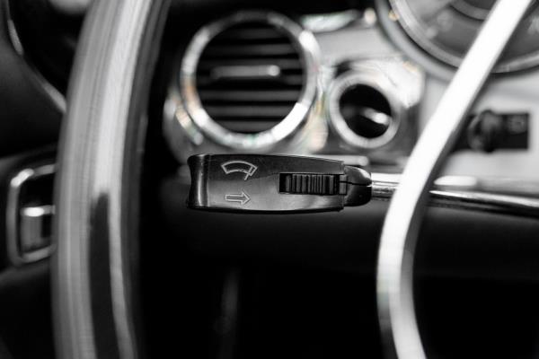 Mercedes-Benz 280 SL Pagode – Handgeschakeld – EU-uitvoering – 2.8 liter zes-in-lijn. 