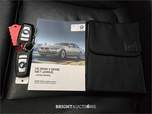 BMW 330e Centennial High Executive 272pk 2016 (Origineel-NL) 3-Serie, KZ-231-H