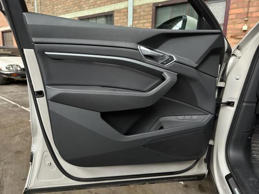 Audi e-tron 55 quattro Business edition Plus 95 kWh 408pk 2020 (Origineel-NL+1e eigenaar), K-706-KJ