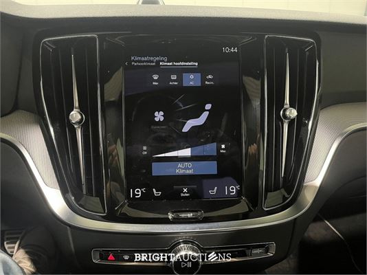 Volvo S60 Recharge T8 R-Design 2.0 AWD 392pk 2021 (Origineel-NL), L-726-VX