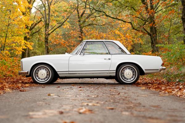 Mercedes-Benz 280 SL Pagode – Handgeschakeld – EU-uitvoering – 2.8 liter zes-in-lijn. 