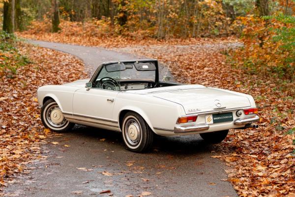 Mercedes-Benz 280 SL Pagode – Handgeschakeld – EU-uitvoering – 2.8 liter zes-in-lijn. 